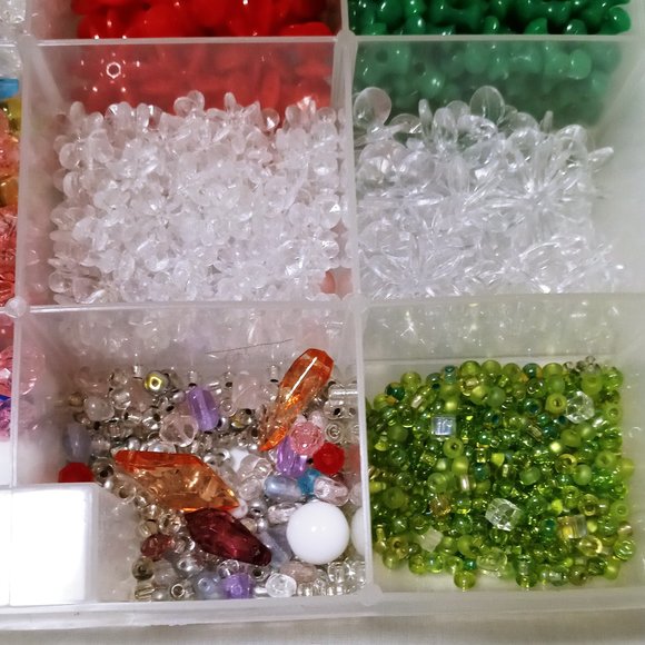 CRAFT Beads in Divided Tray Box W/Attached Lid - Picture 7 of 9